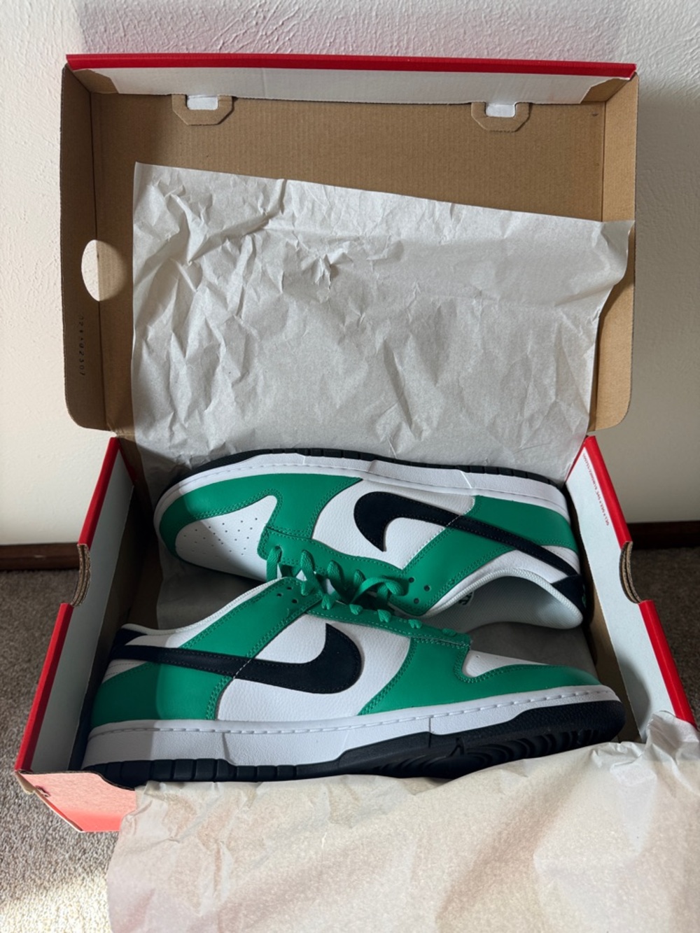 Nike Dunk Low Celtics Low-Top Sneakers in Green, White & Black - Picture 2 of 14